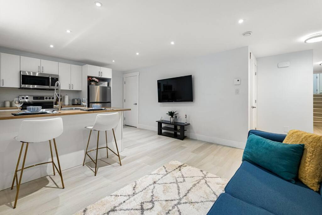 Beautiful 1 Bedroom Apartment - Private Entrance Moncton Eksteriør billede