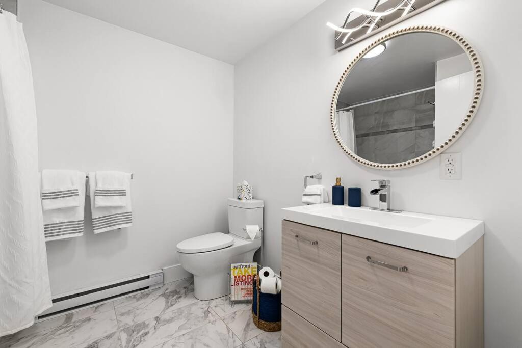 Beautiful 1 Bedroom Apartment - Private Entrance Moncton Eksteriør billede