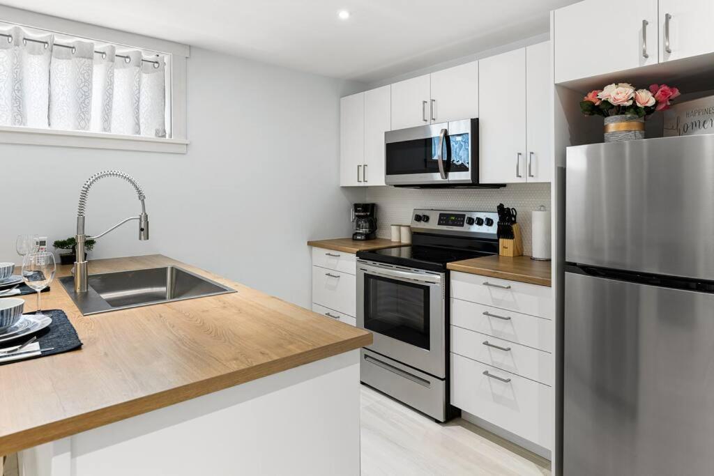 Beautiful 1 Bedroom Apartment - Private Entrance Moncton Eksteriør billede