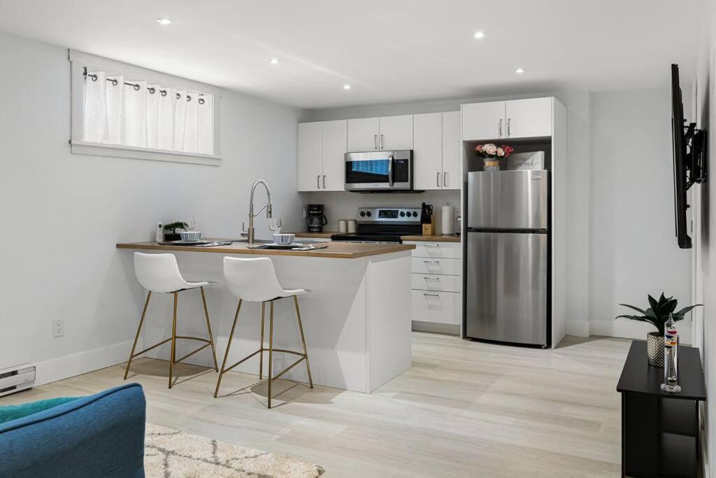 Beautiful 1 Bedroom Apartment - Private Entrance Moncton Eksteriør billede