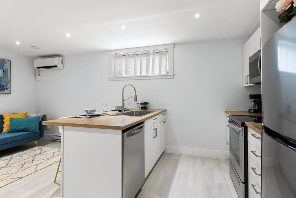 Beautiful 1 Bedroom Apartment - Private Entrance Moncton Eksteriør billede