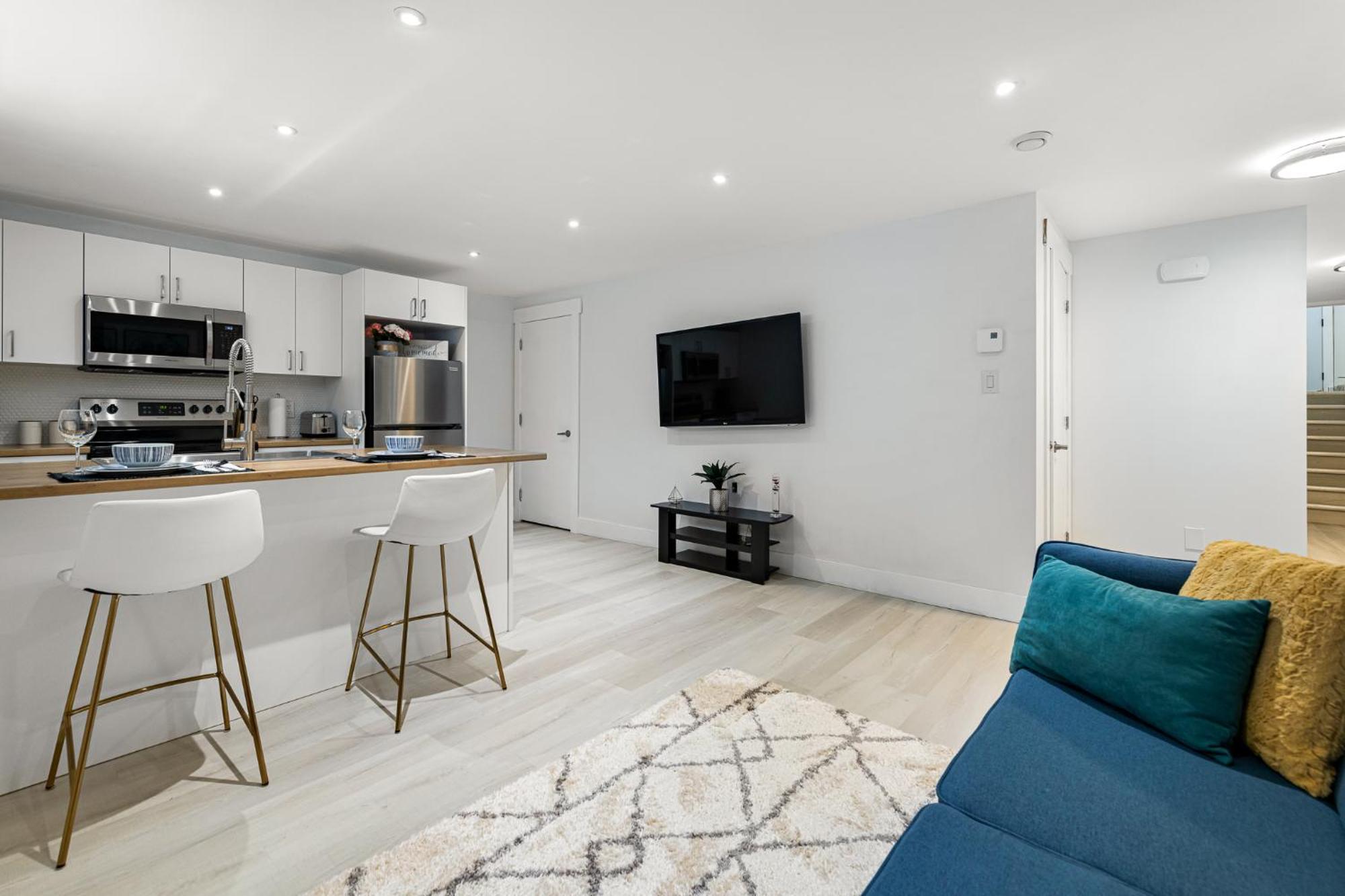 Beautiful 1 Bedroom Apartment - Private Entrance Moncton Eksteriør billede